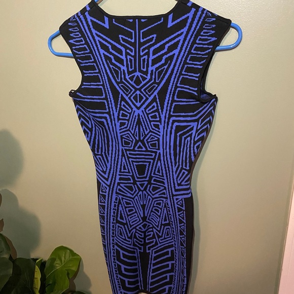 Black and blue asymmetrical print dress - Picture 8 of 15